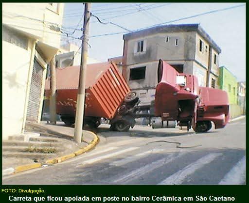 contaier tombado.jpeg